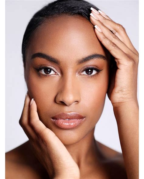 Shellz🌹🇹🇹🇻🇪 | Sweetness 🦋🦋🦋 . . 📸 @jeffreycharlesproductions Section