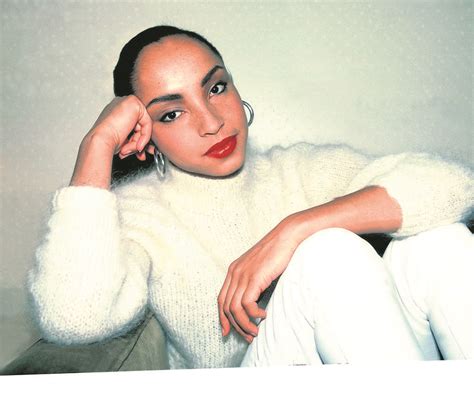 Sade is ná agt jaar terug op die scene | Son