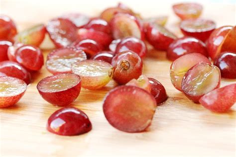 cut grapes
