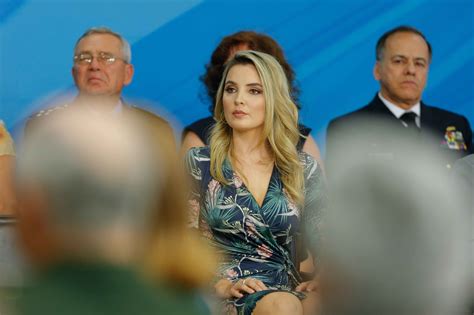 Marcela Temer volta a participar de evento ao lado do presidente
