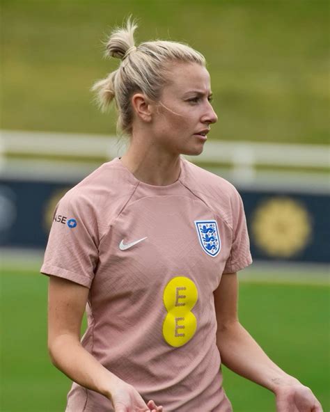 Fans are obsessing over the new photos of the karen carney partner 12