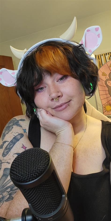 hello! I took a lil bit of a break but I'm back to regularly streaming