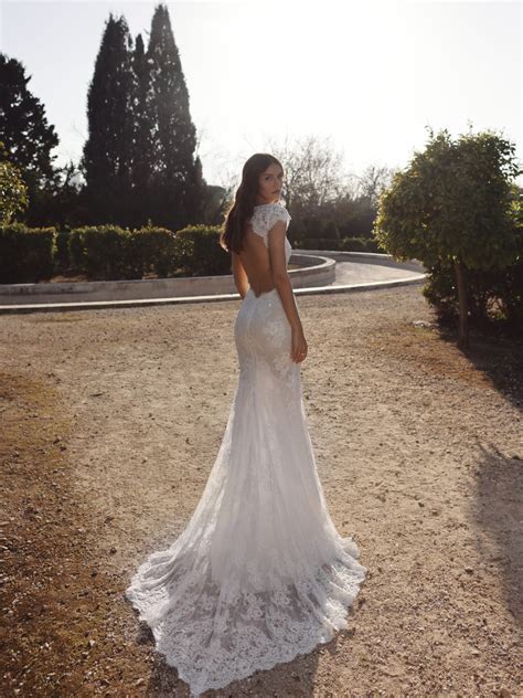 Romantic And Vintage Lace Cap Sleeve Sheath Wedding Dress | Kleinfeld