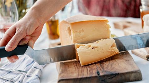 Käserinde essbar?: Das sind Käse-Sorten mit essbarer Rinde | Bayern 1