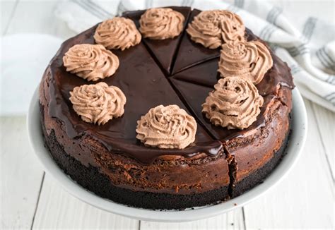 Best Chocolate Cheesecake Recipe - DIY Candy