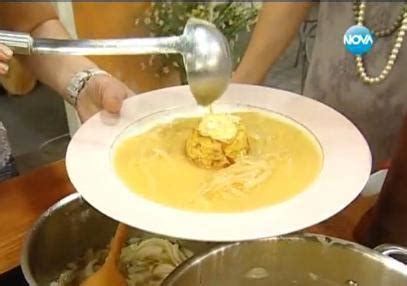 Рецепта за френска супа с лук и картофени мъфини с шунка - кулинарно.бг