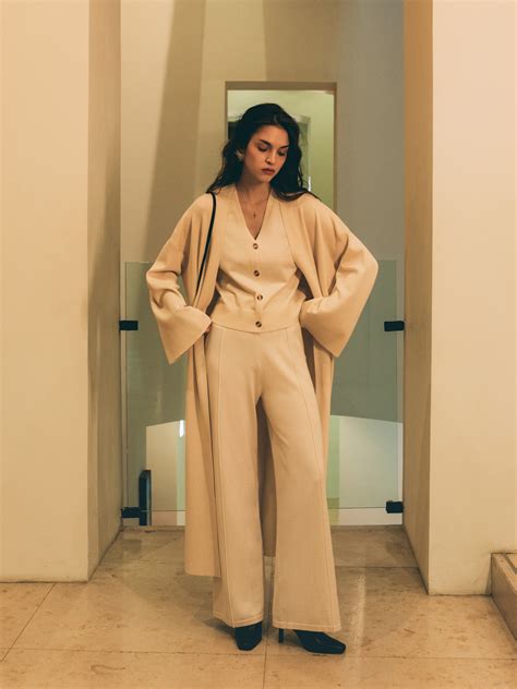 Трикотажный жилет с застежкой на пуговицы :: LICHI - Online fashion store