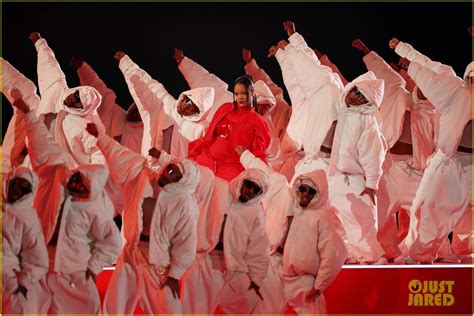 Rihanna: Super Bowl Halftime Show 2023 - Video, Set List, & Photos ...