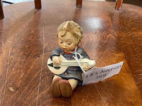 Lot - VINTAGE GOEBEL FIGURINE