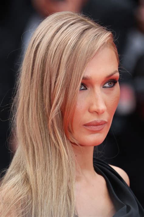 Why blonde hair with dark red is surprisingly a low maintenance look 22