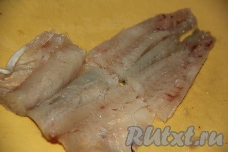 Минтай с помидорами и сыром в духовке: 10 фото в рецепте