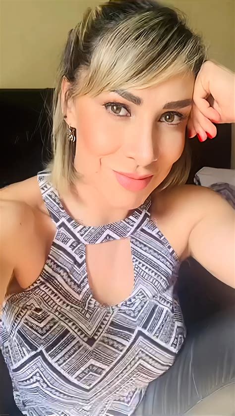 Smiling MILF : r/nonnude