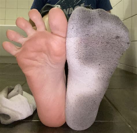 Can you see the hint of toe jam? 😏 : r/smellysocks