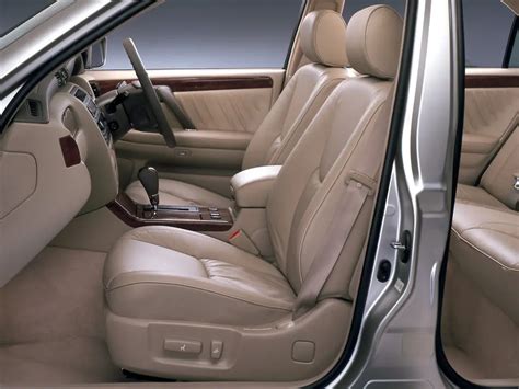 toyota crown    sedan  pokolenie  tekhnicheskie