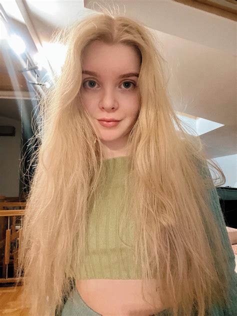 Have a good night 🌙 No makeup selfie for you 😊 : r/alexislusttttt