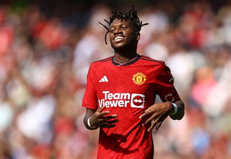 Man Utd agree deal to sell midfielder Fred to Fenerbahce | Reuters