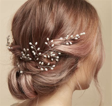 Floral accessories will dominate hair designs for bridesmaids 30