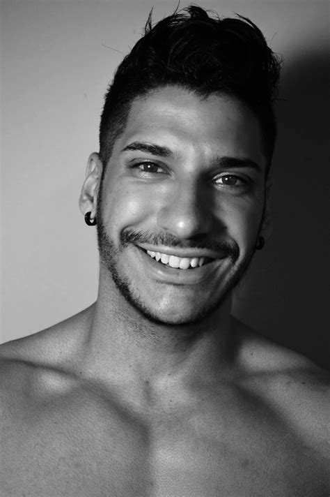 Gabriel - strip tease a domicile Parisstrip tease a domicile Paris