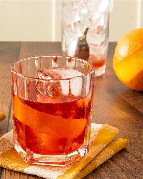 25 Easy Cocktail Recipes - Classic Cocktail Ideas and Recipes