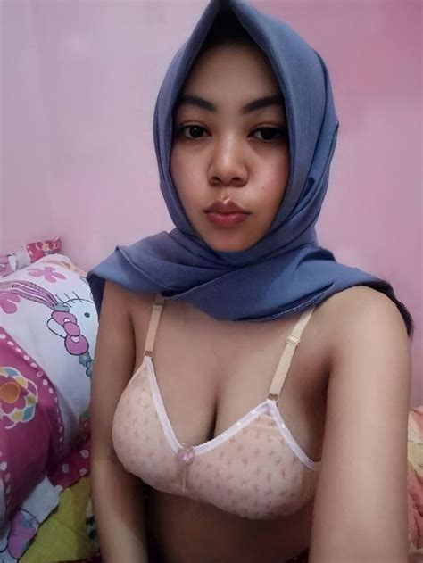 Video-hijab-18-gede-videos | Gaya hijab, Wanita berlekuk, Betina