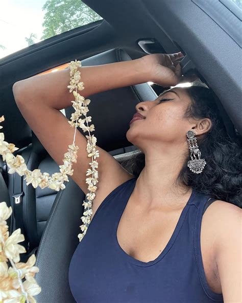 Anjana mohan spicy cleavage exposed in sleeveless tops in car