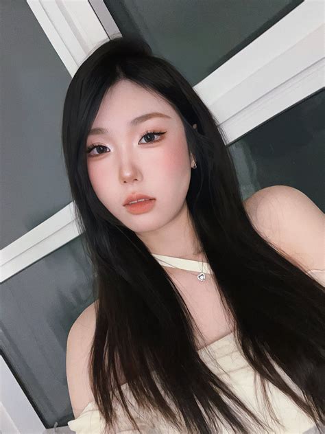 LG jane 🦋 on Twitter: "happy new year 💛🐰 https://t.co/kxpWtuqe7q" / Twitter