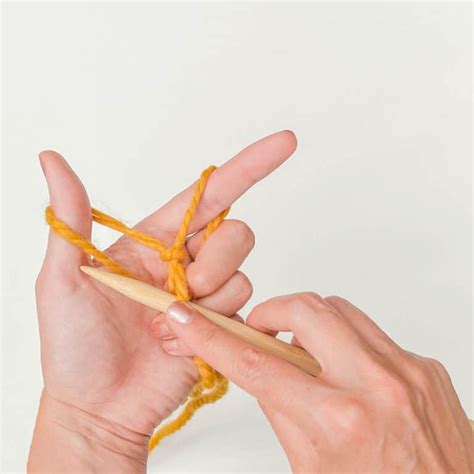 Long Tail Cast On Knitting Technique [7 Easy Steps]