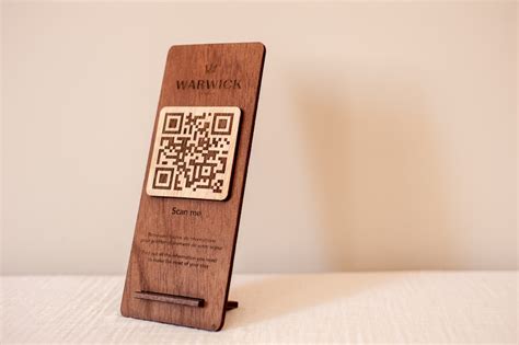 Support QR code en bois - Hotel Gift Selection