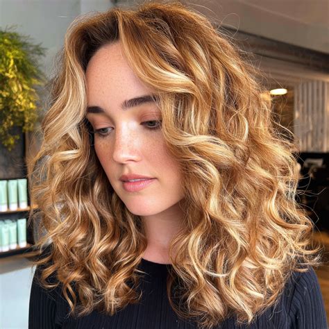 Honey Blonde Hair That Looks Good on Everyone