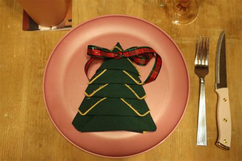 How to Fold a Christmas Tree Napkin - Contest Corner