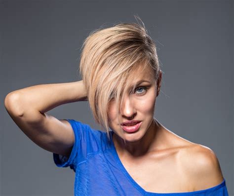 attractive short blonde hairstyle ideas