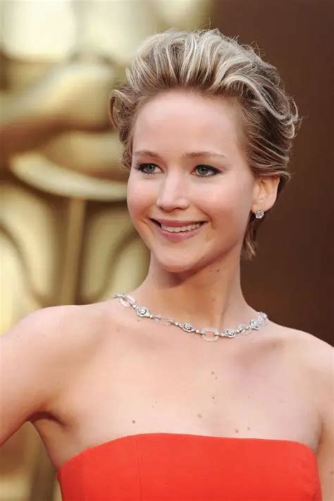 top  short haircuts  women trendy styles