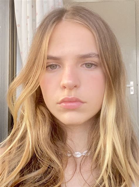 Fans discover Jeanne Johnson has a secret talent for music 13