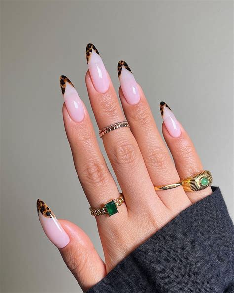 Chic 2 Tone Nail Art Ideas To Elevate Your Next Manicure 4
