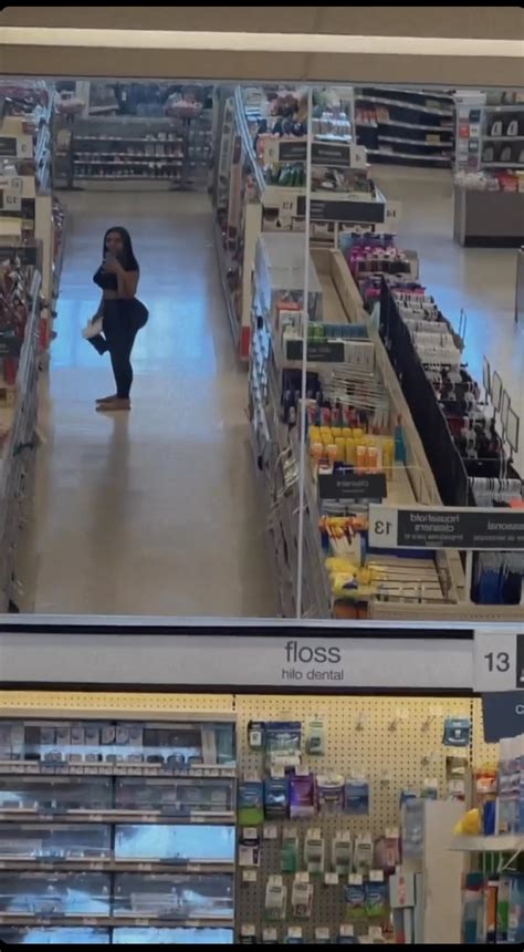 SUPER ASS ON AISLE 4 😂 | Scrolller