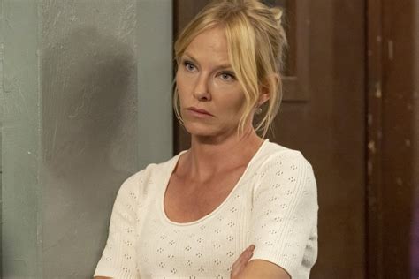 Law & Order: SVU: Amanda Rollins is pregnant! (Is Kelli Giddish ...