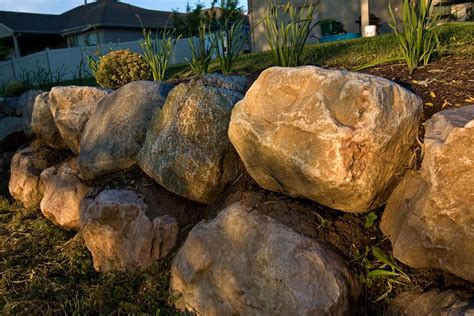 Boulder retaining wall - Ideas and inspiration - hipages.com.au