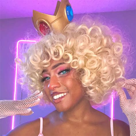 Peachy Queen | The Fantasy Fashionista's Amazon Page