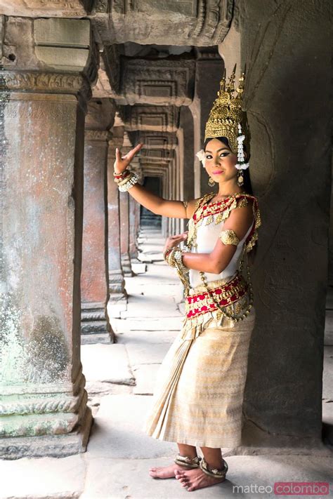 - Traditional apsara khmer dancer, Angkor Wat, Cambodia | Royalty Free ...