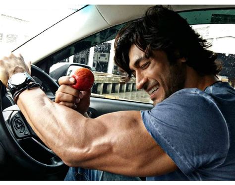 The Action Hero Vidyut Jamwal Will Swoon You With His Sexy Body