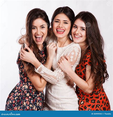 Groupe De Trois Sexy, Belles Jeunes Femmes Heureuses. Image stock ...