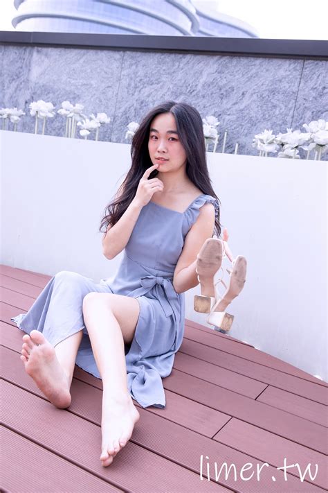 Limerence 原創台灣素人女學生Ariel艾莉兒，戶外裸足逗弄讓人心癢癢 108P+2V - Limerence