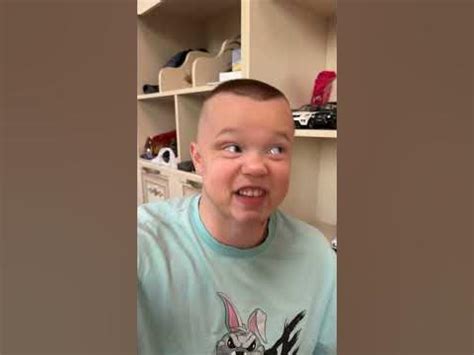 ДЕД И НОВЫЙ ТЕЛЕФОН 😂 #shorts - YouTube