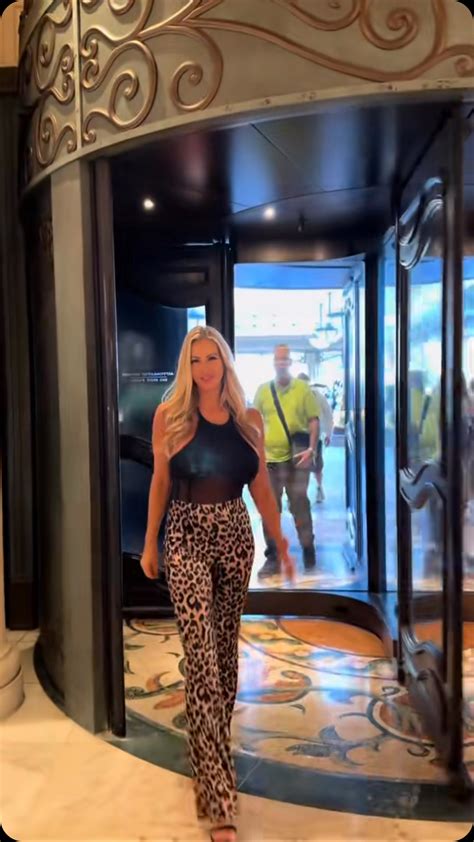 Krista Leigh (@thevegasalibi) • Instagram photos and videos