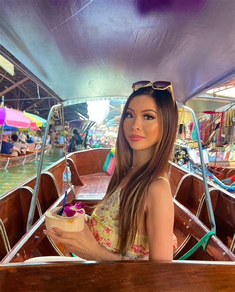 S A M M Y 👸🏼💖 🌸💫 | drifting through a tapestry of colours, flavours