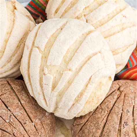 mexican sweet bread eating   dime