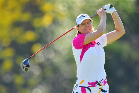 Despite unfair penalty, Annika Sörenstam makes cut in first LPGA event
