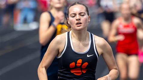 Nikki Carothers moved into fourth on Brighton 3,200 list with sub-11