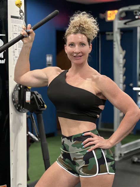 Kelly Thompson (misfitover40)