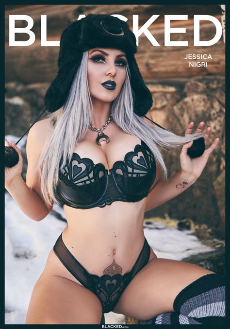 Jessica Nigri Snowbunny Queen going Black | Scrolller